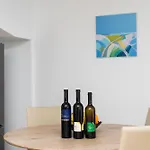 Miriam Apartment